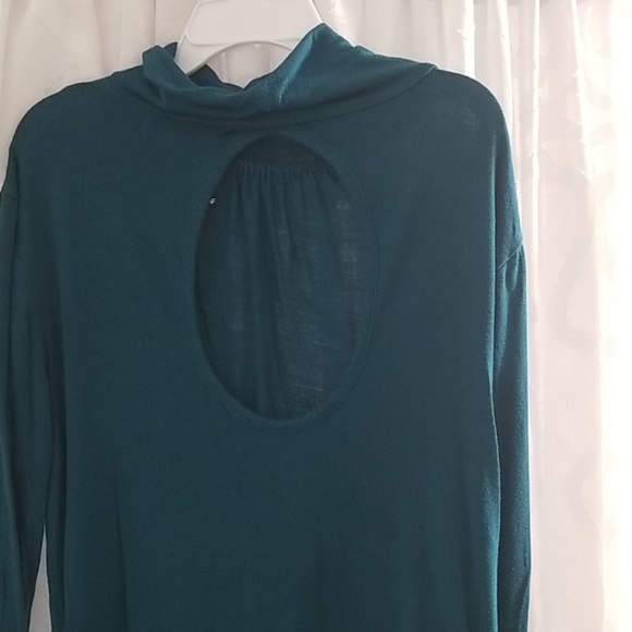 Top - Picture 2 of 4